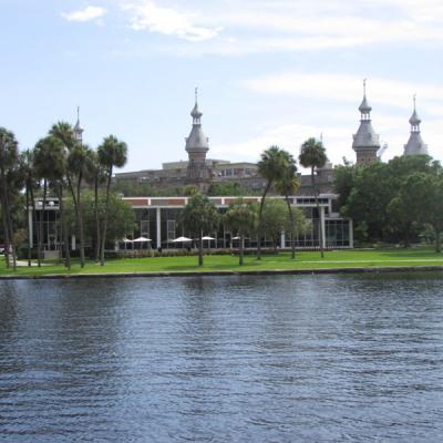 University Of Tampa épület a Hillsborough folyóra néz