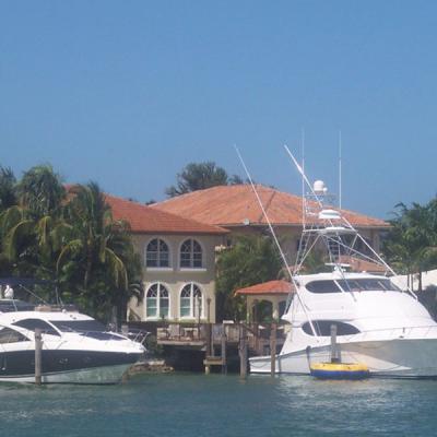 Családi rezidencia és privát yacht